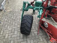 Charrues Kverneland LB 5-schaar Wentelploeg met VSS pakker / packer