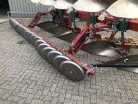 Charrues Kverneland LB 5-schaar Wentelploeg met VSS pakker / packer