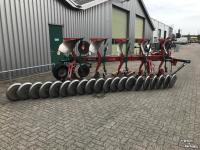 Charrues Kverneland LB 5-schaar Wentelploeg met VSS pakker / packer