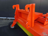 Balayeur Hofstede veegmachine Model  SMART verwisselbaar aankoppel bord ook met Knikmops etc aankoppeling