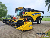Moissonneuse batteuse New Holland CX 8.70