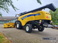 Moissonneuse batteuse New Holland CX 8.70