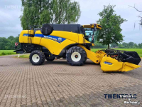 Moissonneuse batteuse New Holland CX 8.70