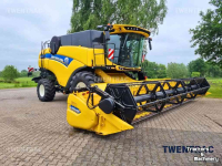 Moissonneuse batteuse New Holland CX 8.70