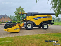 Moissonneuse batteuse New Holland CX 8.70 combine / maaidorser