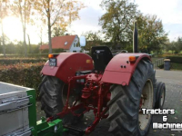 Tracteur International met handkoppeling voor aftakas