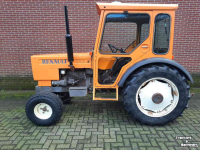 Tracteur pour vignes et vergers Renault R556S