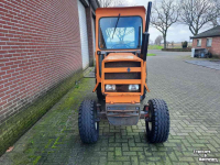 Tracteur pour vignes et vergers Renault R556S
