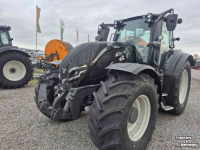 Tracteur Valtra T235 tractor