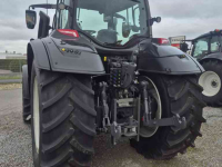 Tracteur Valtra T235 tractor