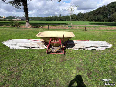 Distributeur de chaux Vicon kalk / kunstmeststrooier 6 mtr 400 ltr