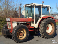 Tracteur International 844 SB