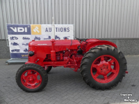 Tracteurs anciens David Brown D25