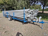 Tuyaux d‘irrigation  Kar met 64 dikke aanvoer buizen