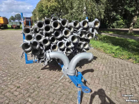 Tuyaux d‘irrigation  Kar met 64 dikke aanvoer buizen