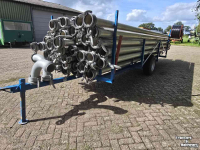 Tuyaux d‘irrigation  Kar met 64 dikke aanvoer buizen