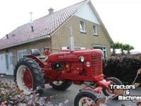 Tracteurs anciens Farmall B-450 Oldtimer Tractor