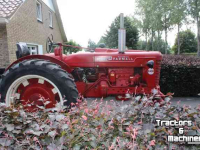 Tracteurs anciens Farmall B-450 Oldtimer Tractor
