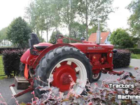 Tracteurs anciens Farmall B-450 Oldtimer Tractor