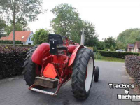 Tracteurs anciens Farmall B-450 Oldtimer Tractor