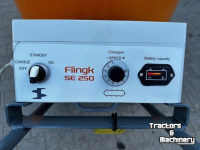 Distributeur de paille pour des logettes Flingk SE-250