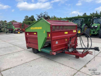 Distributeur de fourrage en bloc Strautmann BVW