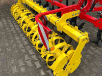 Cultivateur Pottinger Synkro 3030 met Conoroll