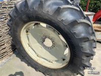 Roues, Pneus, Jantes, Barillets Jumelage Barum 480/70R38 op International velgen