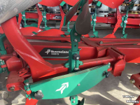 Charrues Kverneland 3300 S vario met steenbeveiliging  150 ha geploegd
