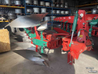 Charrues Kverneland 3300 S vario met steenbeveiliging  150 ha geploegd