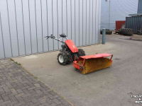 Tracteur porte-outils Reform M3D met bezem