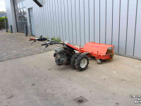 Tracteur porte-outils Reform M3D met bezem