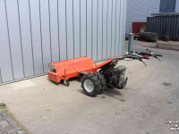 Tracteur porte-outils Reform M3D met bezem