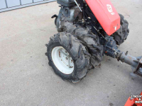 Tracteur porte-outils Reform M3D met bezem