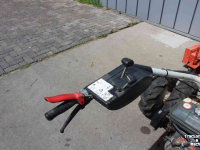 Tracteur porte-outils Reform M3D met bezem