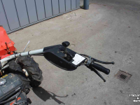 Tracteur porte-outils Reform M3D met bezem
