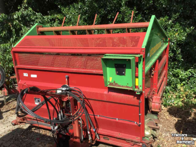 Distributeur de fourrage en bloc Strautmann Bvw