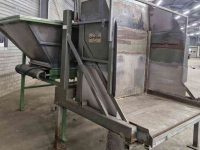 Basculeur de caisses  Bunker met uitvoerband+kantelaar – complete set, Dosierbunker mit Austragsband inklusive Kistenkipper (Komplettset)