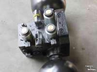 Tracteur Case-IH Regelklep - Vooras vering 20.25 Parts nr:87483804  New Holland T7510, 7520, 7530   Case ih CVX140, CVX150, CVX160   Steyr 6140CVT, 6150CVT, 6160CVT
