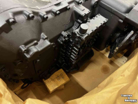 Chargeuse sur pneus Case Complete Powershift versnellingsbak ZF voor Case CE 821E, 921E  New Holland W190B, W190BLR, W190B E.I.
