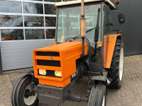 Tracteur Renault 551