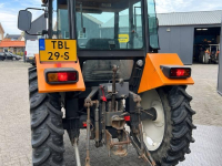 Tracteur Renault 551