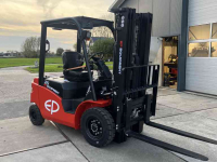 Chariot élévateur EP Equipment EFL 253 B