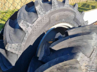 Roues, Pneus, Jantes, Barillets Jumelage Alliance 520/85R38 & 420/70R28 ploegbanden