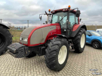 Tracteur Valtra T120 tractor