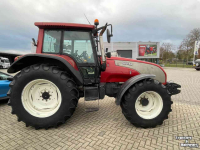 Tracteur Valtra T120 tractor