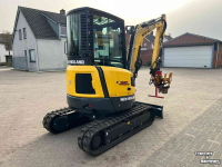 Pelles sur chenilles New Holland E35D graafmachine rupskraan