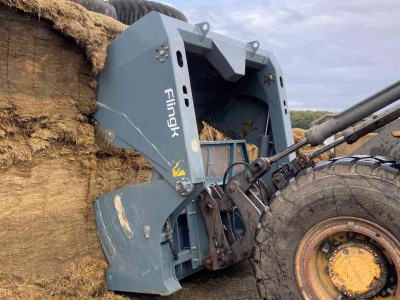 Coupe-blocs d'ensilage Flingk KHXL 1724 Kuilhapper Demo voermachines