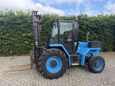 Charriot tous terrains à mât JCB 930-4