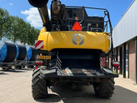 Moissonneuse batteuse New Holland CR 8.80